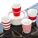 Ces charmantes tasses expresso et soucoupes Red de chez Salt and Pepper raviront vos amis lorsque vous leurs servirez le café. Les designers de Salt and Pepper s’efforcent au fil de leur collection de créer et de renouveler sans cesse des concepts innovants. Set de 4 tasses, 14,90 €, en vente chez maginea.com.