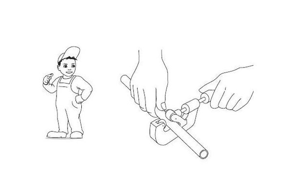 Etape 1: Pour découper, utilisez un coupe-tube. Attention, la découpe des tubes de cuivre doit être réalisée soigneusement. Il faut éviter la déformation du tube (ovalisation), et la formation de bavures internes.