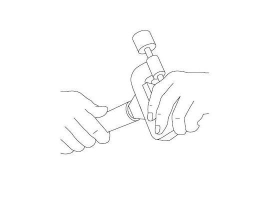 Etape 3: Pour l’ébavurage, utiliser l’alésoir monté sur le coupe-tube ou une lime à dentelure fine, ronde pour l’intérieur et plate pour l’extérieur.