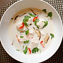 Saveurs asiatiques avec la soupe de poulet au basilic Shiitakés et lait de coco.