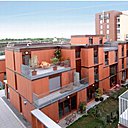 Ce bâtiment concept situé à Saint-Denis, impasse Chevallier, est un ensemble de maisons déclinant plusieurs configurations (tunnel, à patio, en L, tour, en croix).