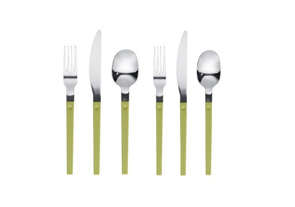 En tête à tête, en famille, ou entre amis, les repas les plus réussis sont ceux où l’atmosphère est conviviale et sincère. Ménagère Ostron 12 pièces, 8 €, Ikea.