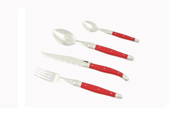 Ce set de couverts contient 4 pièces conçues tout spécialement pour égayer votre table. Fun et vraiment original, il ravira, à coup sûr, votre famille lorsque vous vous retrouverez autour de la table pour dîner. 24,90 €, BHV.