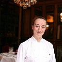 Normande de naissance, la jeune chez Virginie Basselot a fait ses armes chez Guy Martin et Eric Fréchon. Jolies références....