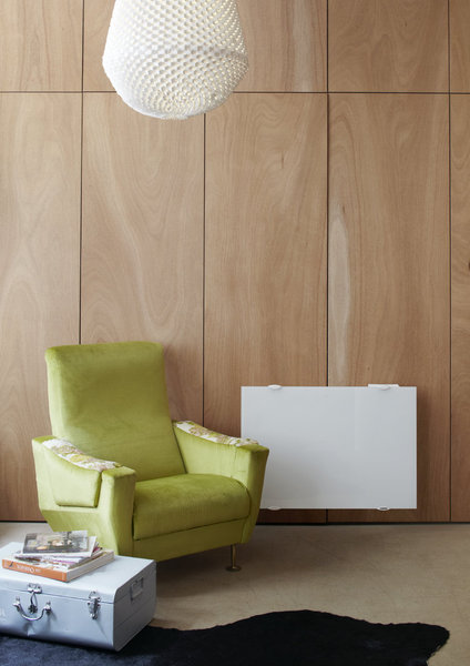 Glace de verre aux angles droits pour ce modèle coloris Lys Blanc, Noir astrakan ou version « Reflet », effet miroir, 9 tailles dont deux modèles étroits et un modèle d’angle verticaux, 4 puissances. La régulation électronique ultra-précise avec affichage de la température est d’utilisation ultra-simple et programmable. Campaver Select, chez Campa.
