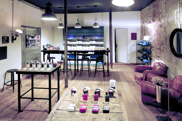 Une boutique de 60 mètres carrés conçue comme un réel atelier d’artiste.