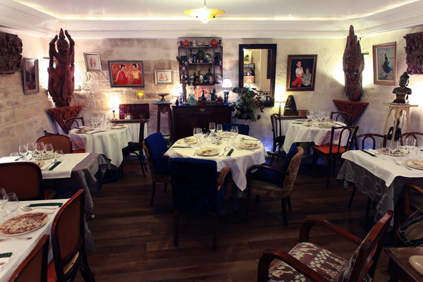 Ambiance au décor khmer.