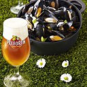 Robe ambrée et une mousse très crémeuse pour la Pelforth qui s'invite sur les tables et les recettes chez Léon de Bruxelles.