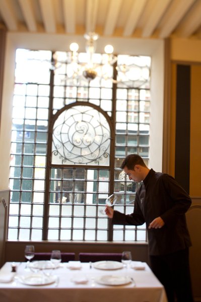 Service impeccable, belle carte de vins et menus à partir de 67 €.