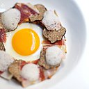 Une jolie création de Mathieux Viannay: œuf au plat, truffe et jambon Rabugo