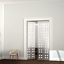 Légèreté visuelle et transparence du passage d'une pièce à l'autre grâce aux portes de verre faites de panneaux "Venise". Légèreté visuelle et transparence du passage d'une pièce à l'autre grâce aux portes de verre faites de panneaux "Venise".