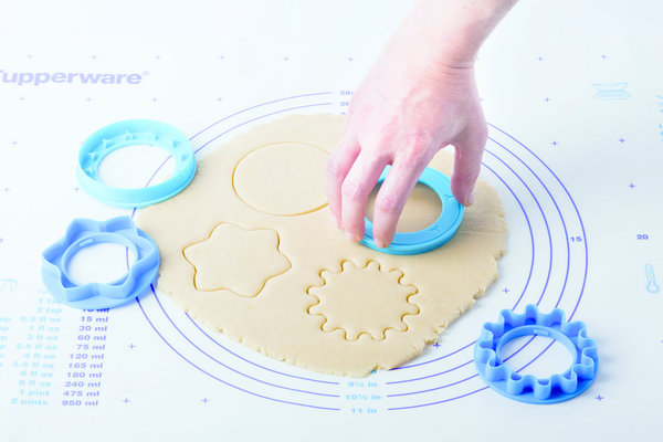 Livré avec ses découpoirs,  le rouleau Modulo permet de réaliser de délicieux sablés.