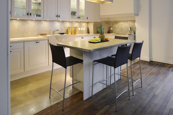 Très pratique dans une cuisine, le béton est très facile d’entretien et apporte une touche contemporaine.