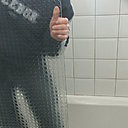 Etape 19 : Faire glisser le verre du pare-douche à l’intérieur du rail, en poussant le verre sans forcer dessus. Etape 19 : Faire glisser le verre du pare-douche à l’intérieur du rail, en poussant le verre sans forcer dessus.