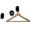 La petite collection de patères imaginées par les graphistes et designers du moment, s’accrochent à vos murs avec fantaisie et désinvolture. On craque  pour ces deux adorables petits oiseaux et leur cœur si mignon. Domestic, chez Made in design.