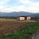 A l’extérieur, un bardage en sapin traité offre une excellente stabilité dans le temps.