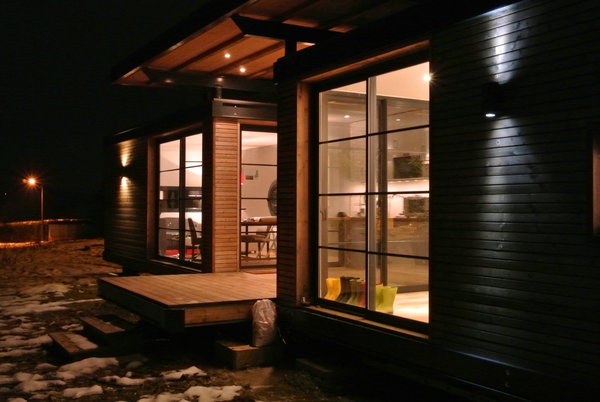 Cette version offre une grande pièce-à-vivre de 16 m² avec une hauteur sous plafond de 2,40 m, d’un côté. De l’autre une cuisine, une chambre avec sa salle de bains.