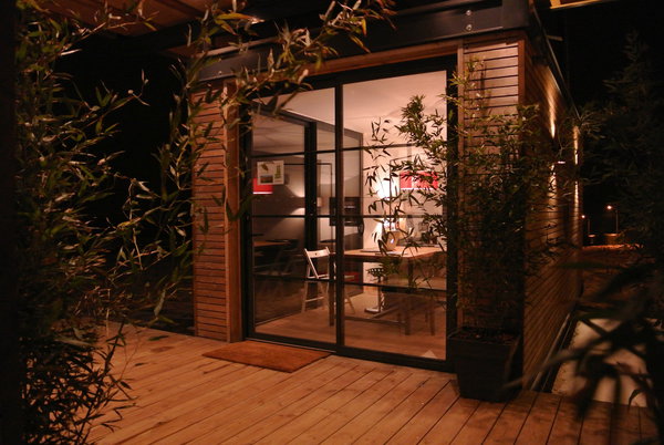 Découverte de l’intérieur du module n° 1 qui offre la possibilité d’aménager un espace repas et un coin salon.