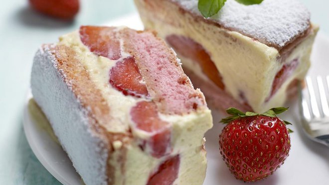 Recette express pour un fraisier bien appétissant. Belle idée pour un dessert de fête!