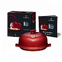 Pour reproduire à la maison l’effet du dôme des fours à pains traditionnels, Emile Henry propose son tout nouveau coffret pour réaliser soi-même un pain doré et croustillant. 119,90 €.