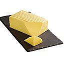 L'influence du terroir compte plus que tout au monde dans la fabrication du Beurre d’Isigny ; grâce au climat doux et humide, de la proximité de la mer et des bienfaits des marais du Bessin et du Cotentin, les vaches paissent une herbe riche en iode, en beta carotène et en oligo-éléments. Résultat: un beurre grand cru !