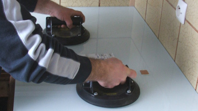 Etape 4 : Positionnement des pièces du plan de travail.