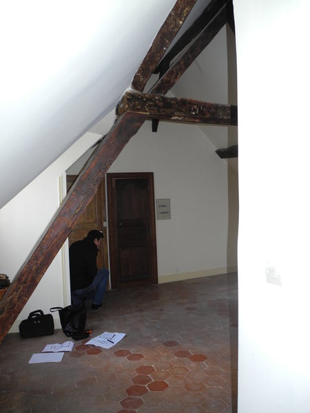 Un volume qui culmine par endroits à 4 mètres de hauteur sous plafond.