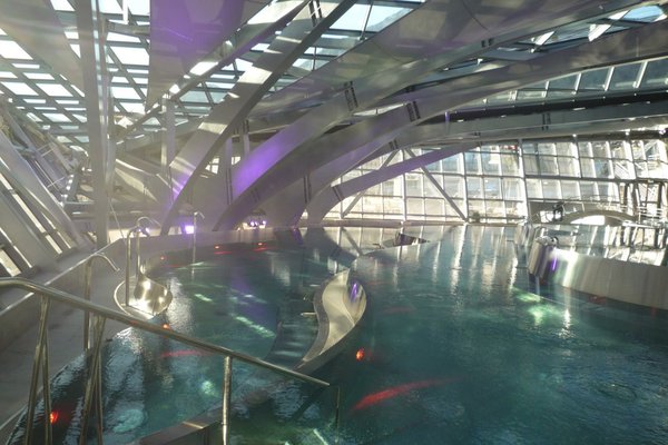 Fraîchement inauguré, le centre Inuu bassins offre de magnifiques bassins d’eau thermale chaude avec jacuzzis, jets, bulles…