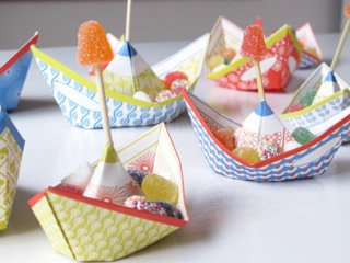 Sweet boats et vogue la galère remplie de bonbons.