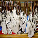 Les culottes accrochées attendent les lutteurs !