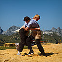 Un combat ancestral dans la sciure, réminiscence médiévale. A qui le tour?