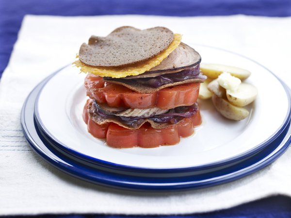 Les  galettes de blé noir et l’andouille de Guémené apportent une touche bretonne au traditionnel hamburger.