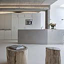 Loft parisien de 136 M² repensé avec des espaces ouverts.