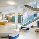 L'aménagement intérieur des New Thermes d’Evian-les-Bains, avec la part belle donnée aux matériaux sobres et à la lumière. Août 2012.