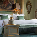 Une suite luxueuse qui vous plongera dans l’ambiance romantique italo-vénitienne du XVIIIème siècle.
