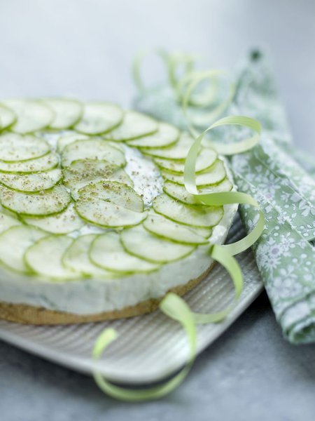 Un cheesecake salé au concombre : une entrée légère et rafraîchissante.