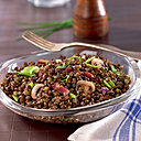 Plat complet pour le soir, une poêlée de lentilles aux poireaux, avec quelques lardons et champignons émincés.