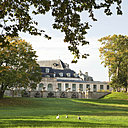 L’Auberge du Jeu de Paume se trouve au cœur du domaine de Chantilly, dans un écrin de verdure exceptionnel.