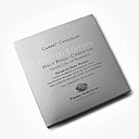 « Bean to bar » : de la fève à la tablette : comme Alain Ducasse et Nicolas Berger, l’artisan chocolatier Pierre Marcolini fait partie du petit cercle des chocolatiers qui font encore leur chocolat eux-mêmes, sans avoir recours à des couverturiers, les grossistes du chocolat.