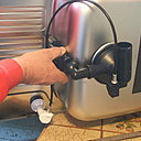 Etape 11 : resserrer l’ensemble du système d’évacuation ainsi que trop-plein, manuellement.