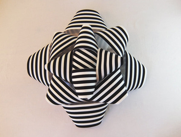 Etape10 Fibalisez en formant une fleur prête à accrocher au mur