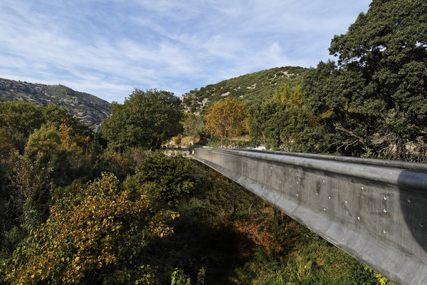 Pont au Diable (2005-2008) à Gignac, dans la vallée de l’Hérault. Projet d’aménagement des abords du pont au Diable et de la passerelle des Anges.