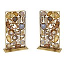 Cet écran lumineux en laiton est habillé d’agate, une pierre fine originaire de Sicile, qui symbolise le bonheur et le succès matériel (hauteur : 48 cm, 3450 €). Thomas Boog pour la COFC.