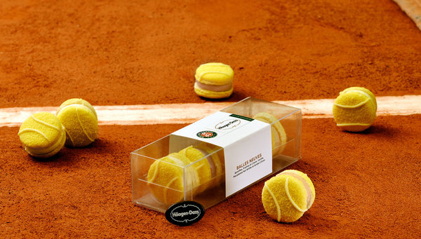 La marque américaine Haagen-Dazs présente une série limitée spéciale Rolland-Garros. Des macarons en forme de balles de tennis, garnis de glace, à déguster sans modération.