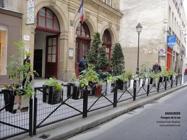 Le Dadagreen s'expose rue des Blancs Manteaux pour la fête des jardins en 2012.