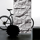 Lily Latifi crée des solutions textiles pour l’architecture d’intérieur. Ici, le panneau Lithos est plus qu’un simple élément décoratif : le tissu est utilisé en tant que panneau trompe-l’œil, avec un effet 3D surprenant.