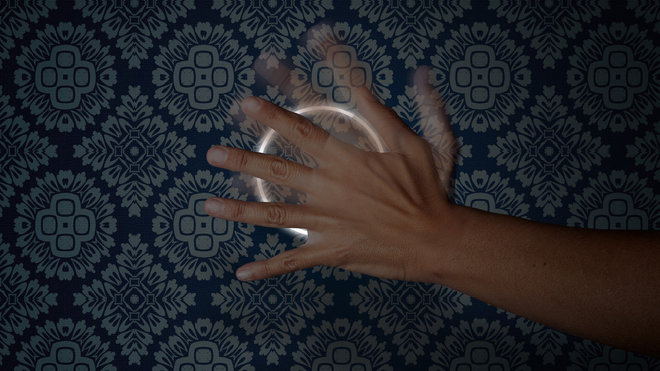 Avec l’interrupteur Mysterious, Niko, spécialiste des solutions d’automatisation domestique, présente un tout nouveau concept, 100% intuitif. Tel un caméléon, l’interrupteur se fond dans le mur, seul le bord rond reste discrètement visible. L’éclairage s’active grâce à un mouvement à distance : à 50 cm le bord de l’interrupteur s’illumine, à 10 cm, la lumière s’allume. Un pas de plus vers le futur ! Avec l’interrupteur Mysterious, Niko, spécialiste des solutions d’automatisation domestique, présente un tout nouveau concept, 100% intuitif. Tel un caméléon, l’interrupteur se fond dans le mur, seul le bord rond reste discrètement visible. L’éclairage s’active grâce à un mouvement à distance : à 50 cm le bord de l’interrupteur s’illumine, à 10 cm, la lumière s’allume. Un pas de plus vers le futur !