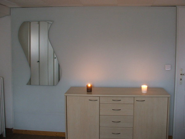 Après: une ambiance douce et tamisée reflétée par le verre satiné.