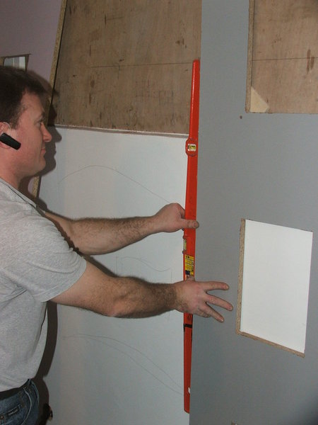 Etape 5 : Vérification de l’aplomb des échelles.