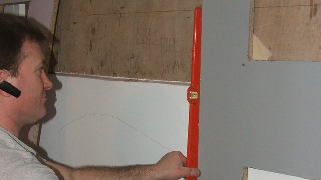 Etape 5 : Vérification de l’aplomb des échelles.